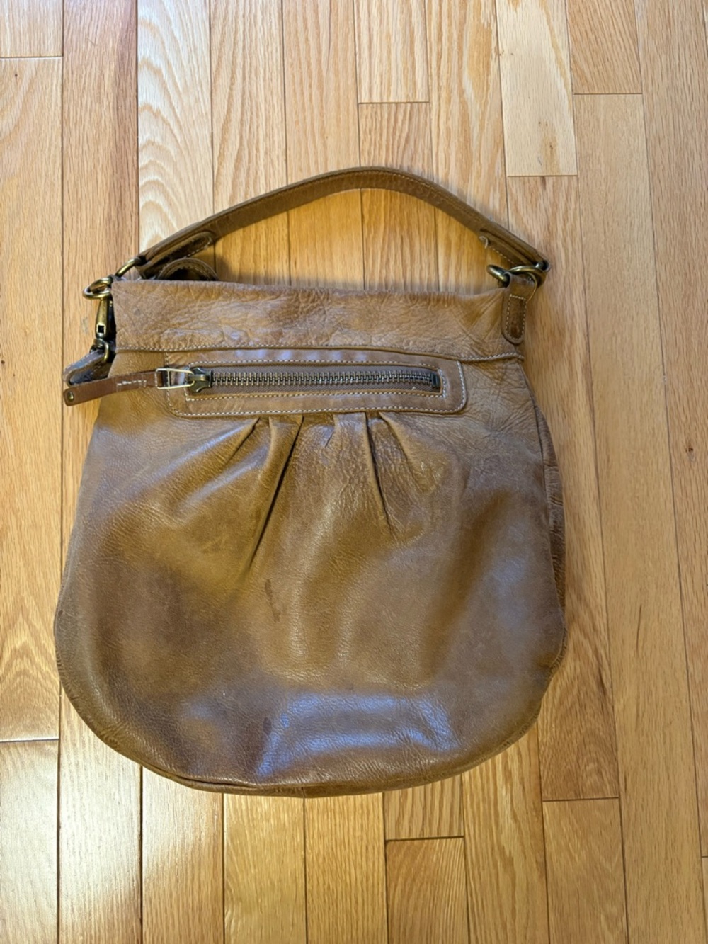 Roots Olivia Tan Leather Shoulder Bag with crossbody strap, made in Canada - Picture 10 of 16